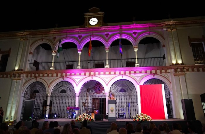 El Pórtico de Velada cierra este viernes la programación Luna de Verano de Moguer