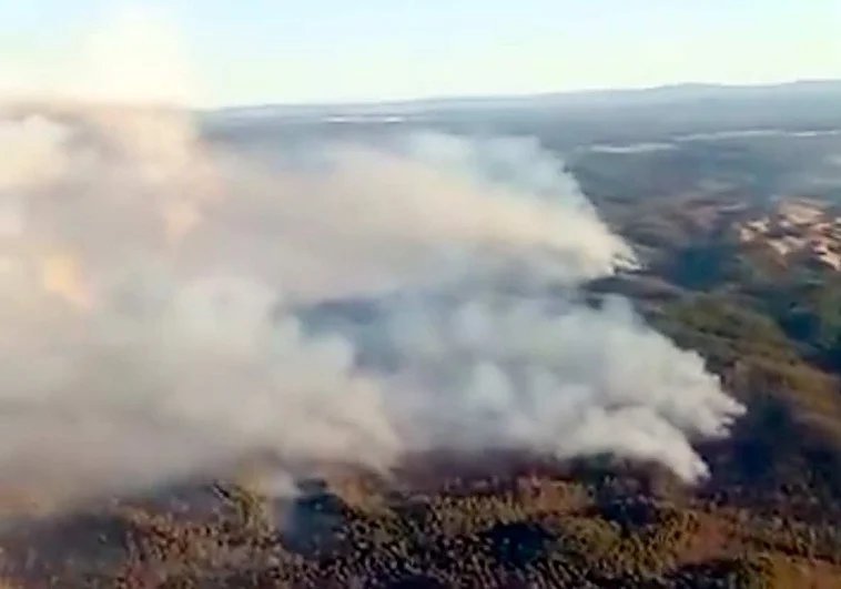 Ayuntamientos de la Cuenca Minera recomiendan cerrar puertas y ventanas ante la llegada del humo del incendio de Niebla