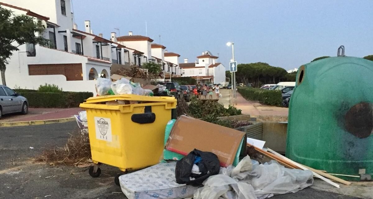 Moguer expedienta a la empresa encargada de la recogida de basura