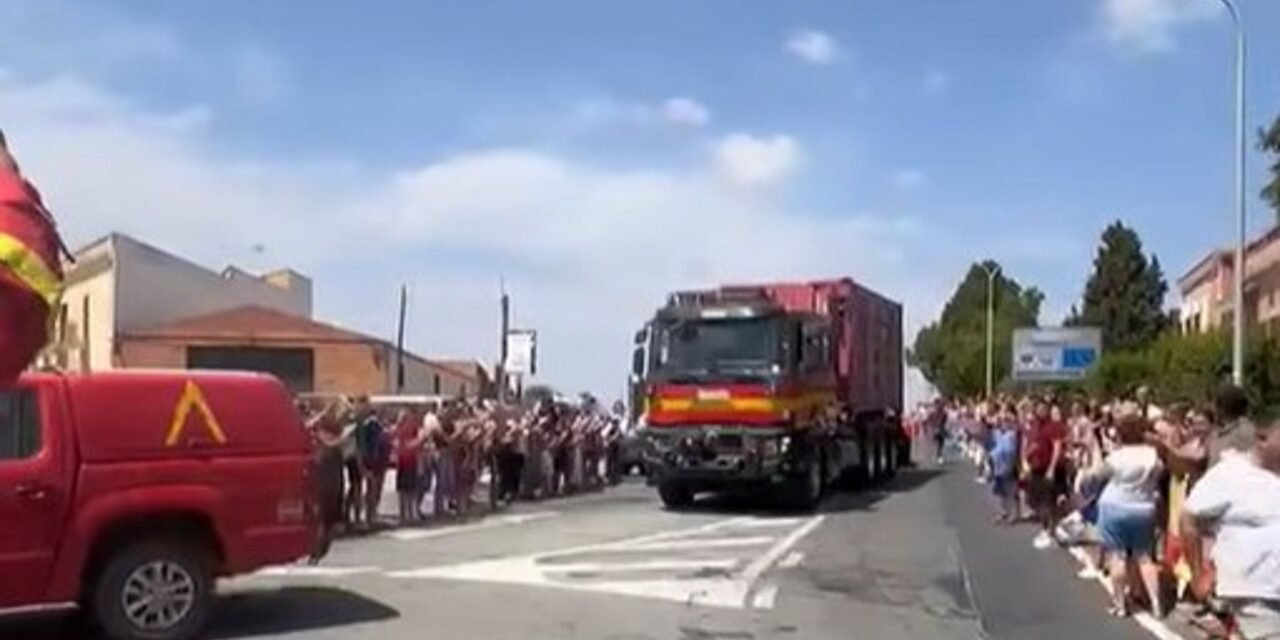 Niebla despide con aplausos a los efectivos de la UME