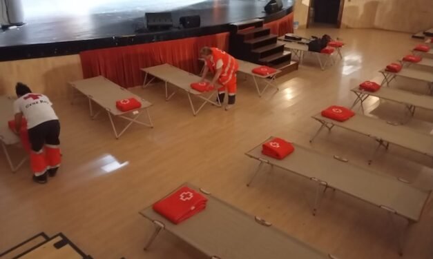 Un total de 24 desalojados pasan la noche en el albergue de emergencia de Zalamea
