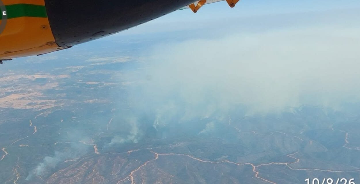 Desalojadas otras dos aldeas de Zalamea por el incendio de Niebla
