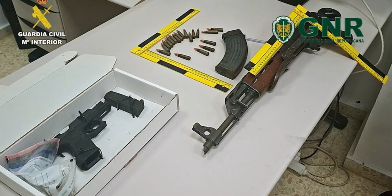 Diez detenidos tras intervenirse 10.600 kilos de hachís y armas de asalto en una operación hispanolusa