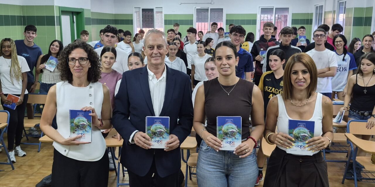 Las agendas escolares de Aiqbe llegan a las aulas de Huelva y Palos