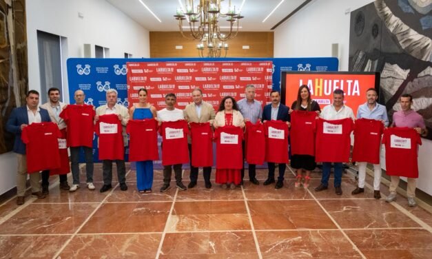 Los pueblos y sus alcaldes, grandes protagonistas de la campaña de la etapa onubense de La Vuelta