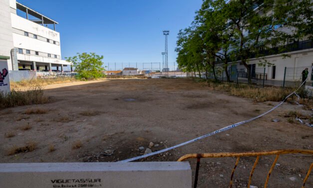 El Ayuntamiento adjudica a los vecinos de Nuevo Molino la parcela del nuevo aparcamiento