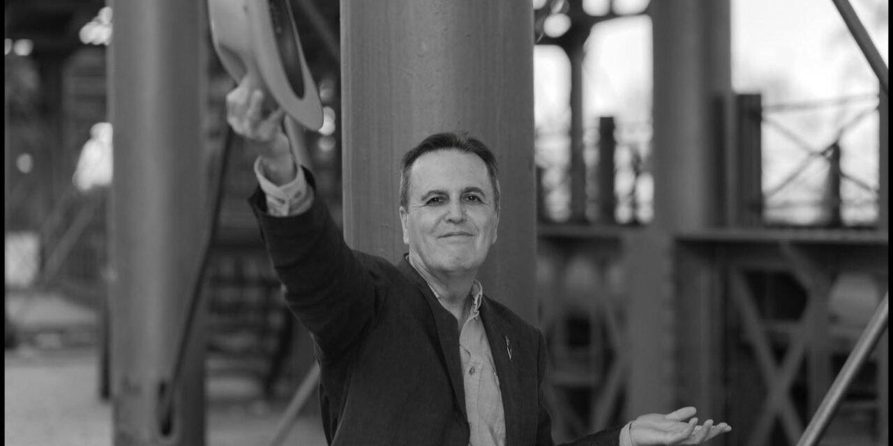 Cobos Wilkins gana el Premio Jaén de Poesía