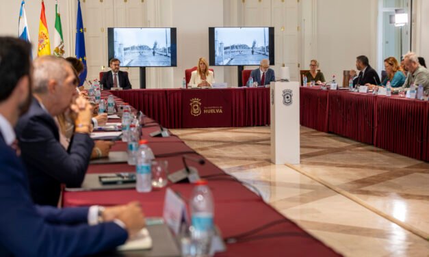 El Pleno aprueba las distinciones del 150 aniversario y concede la Medalla de Oro a Felipe VI