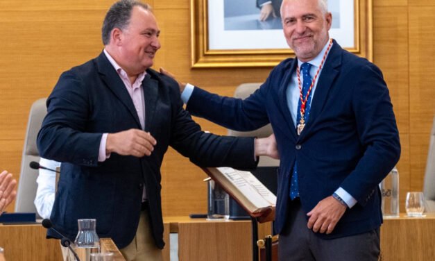 Emiliano Cabot toma posesión como diputado de Turismo