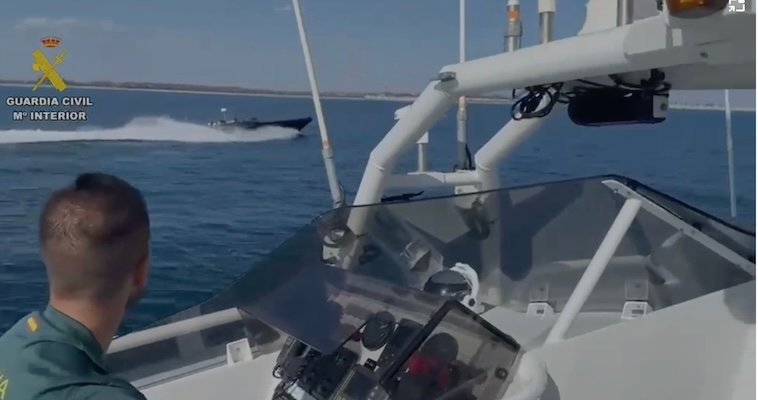 Dos detenidos en un narcolancha frente a las costas de Isla Cristina