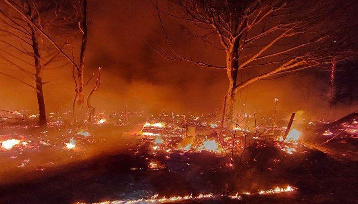 Un muerto y 90 evacuados en un incendio en un asentamiento chabolista de Lucena del Puerto