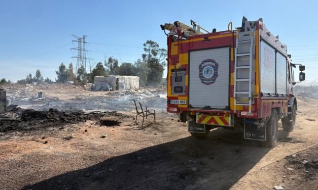 Fallece una persona por el incendio de un asentamiento chabolista en Palos