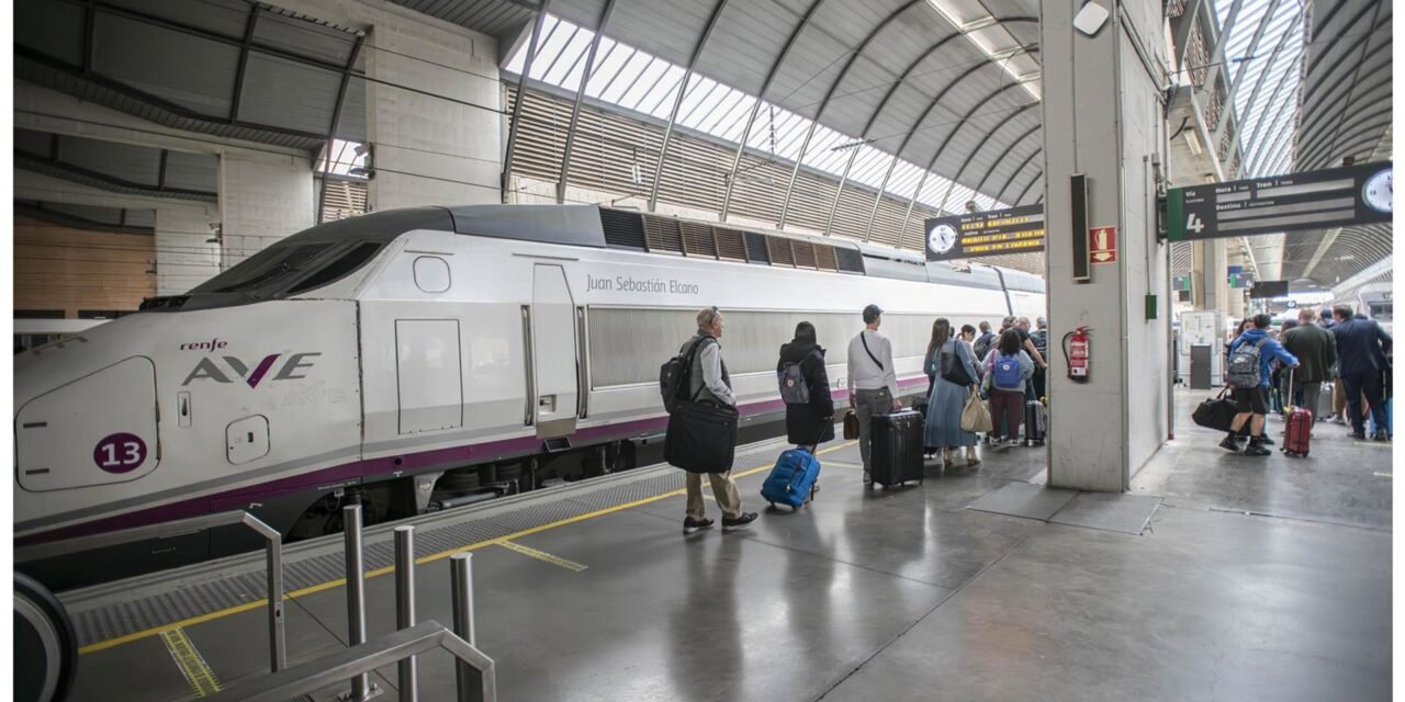 Suspendida la circulación de trenes entre La Palma y Escacena por un incendio