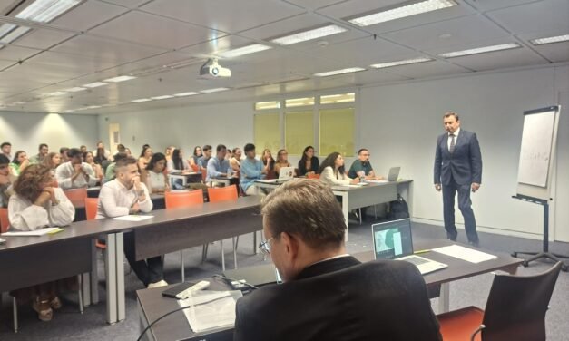 Caja Rural del Sur pone en marcha el Certificado de Especialización en Servicios y Mercados Financieros