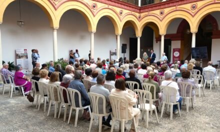 Los mayores de Moguer disfrutan con Arte de Vivir