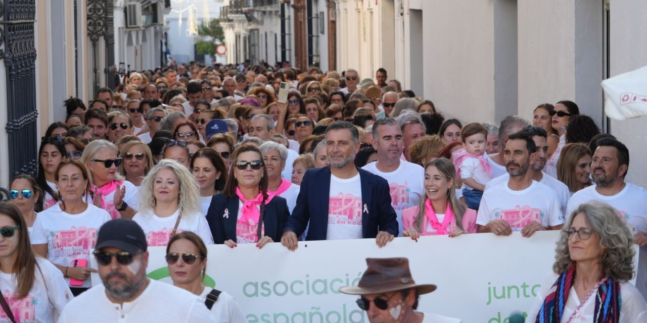 Moguer camina contra el cáncer de mamá en el décimo aniversario de su Marcha Rosa