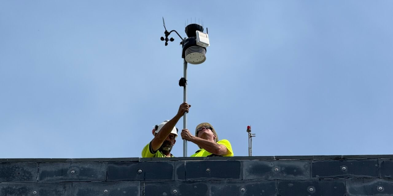 Aguas de Huelva instala dos nuevas estaciones meteorológicas en la ciudad