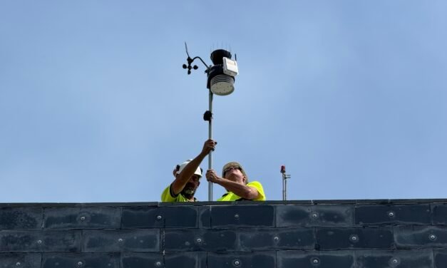 Aguas de Huelva instala dos nuevas estaciones meteorológicas en la ciudad