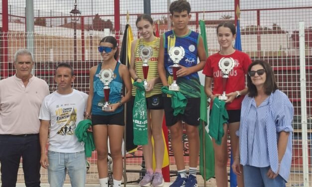 Regina Herruzo y Manuel Ruiz se imponen en la VII Carrera Popular de Escacena