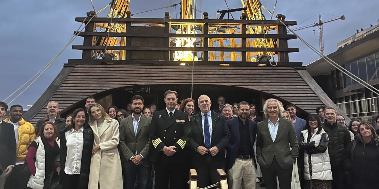 Hueva muestra su oferta turística en Vigo a bordo de la Nao Santa María