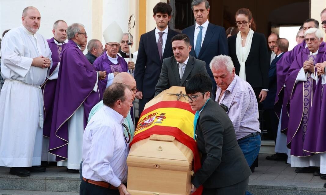 San Juan da el último adiós a Fátima Báñez