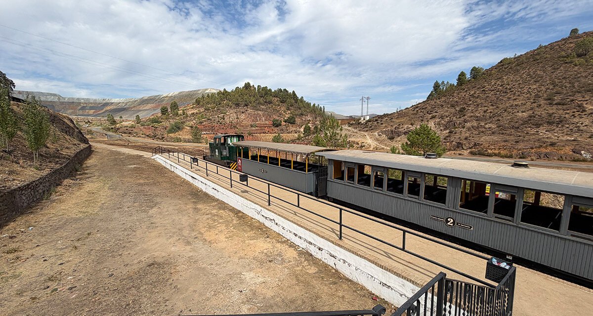 Cinco motivos para embarcarse en el Ferrocarril Turístico de Riotinto