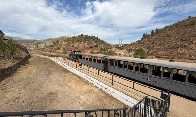 Cinco motivos para embarcarse en el Ferrocarril Turístico de Riotinto